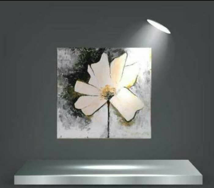 الزهرة البيضاء